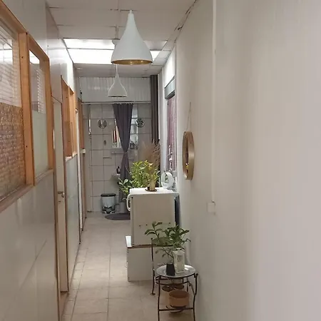 Simple Center Apartment *